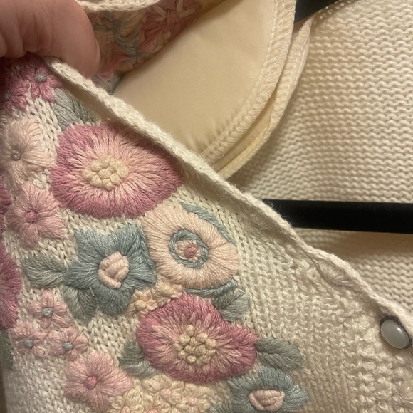Vintage Floral Embroidered Cardigan pearlized buttons cream pink coquette med - Picture 7 of 10